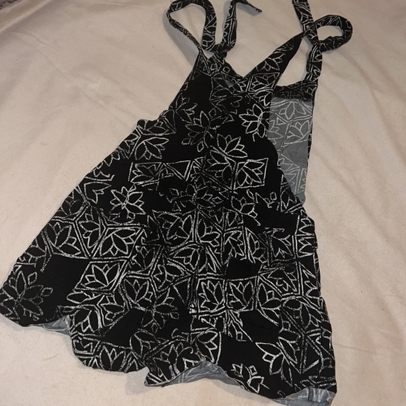 Black and white overalls - Picture 4 of 7